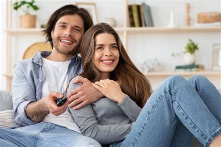 Can a married couple live together andt MFS?