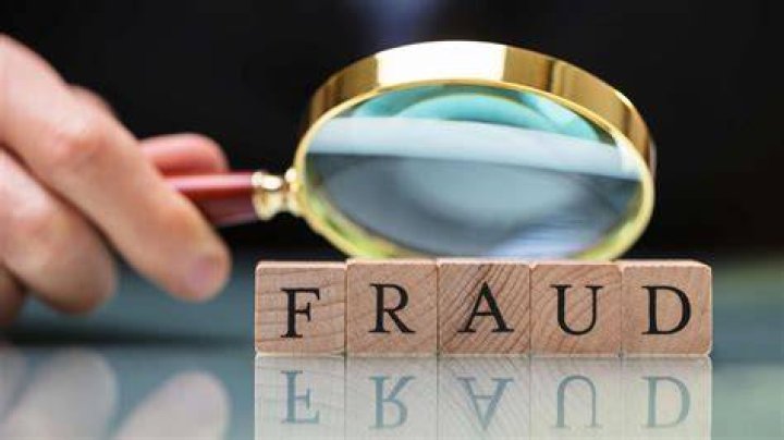 How do I report tax fraud in South Africa?