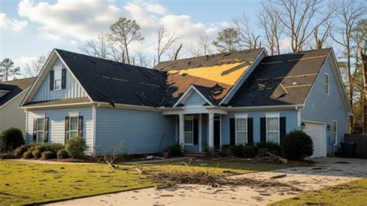 How do insurance companies pay for roof damage?