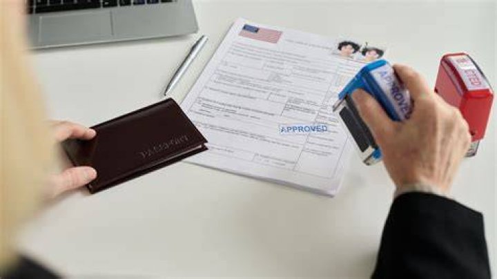 Will pending H4 become out of status if H1B change jobs?